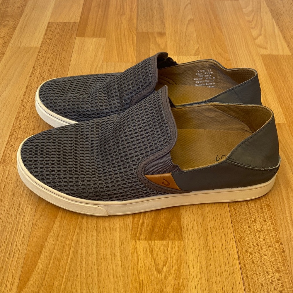 Olukai Pehuea gray shoes size 9